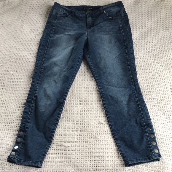 miss poured in blue jeans size 12